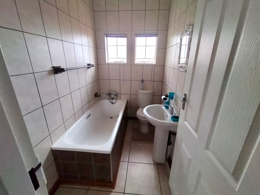 3 Bedroom Property for Sale in Langenhovenpark Free State